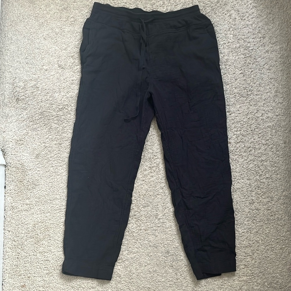 Black linen capris by Universal Threads